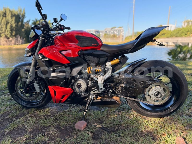 Big with watermark ducati streetfighter bari alula 5979