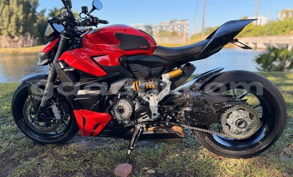 اشتري Imported Ducati Streetfighter أحمر دراجة نارية في "علولة في باري اشتري Imported Ducati Streetfighter أحمر دراجة نارية في "علولة في باري
