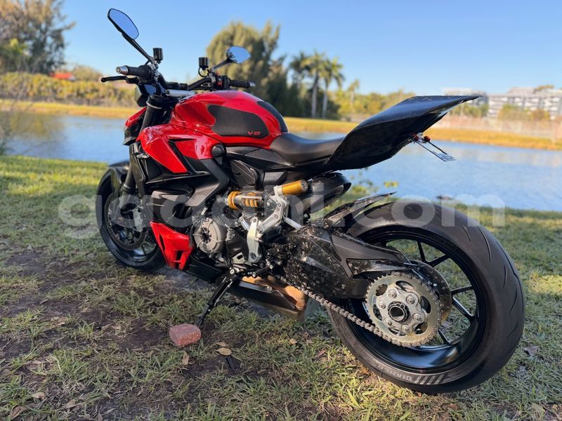 Big with watermark ducati streetfighter bari alula 5979
