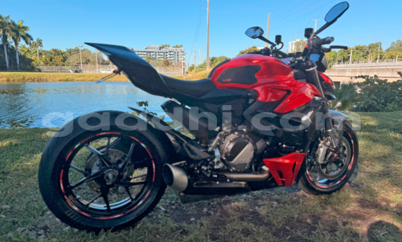 اشتري Imported Ducati Streetfighter أحمر دراجة نارية في "علولة في باري اشتري Imported Ducati Streetfighter أحمر دراجة نارية في "علولة في باري
