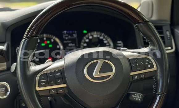 Oofamaa Lexus LX 570 White Makiinaa iti Mogadishu keessatti Somalia keessatti Oofamaa Lexus LX 570 White Makiinaa iti Mogadishu keessatti Somalia keessatti