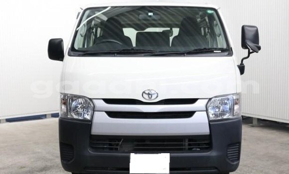 Nunua Ilio tumika Toyota Hiace Nyeupe Gari ndani ya Mogadishu nchini Somalia