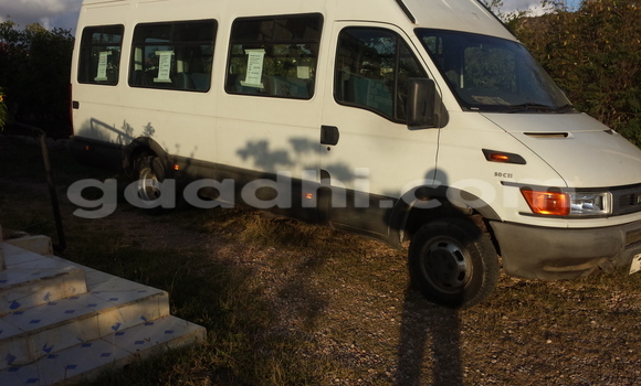 Acheter Occasion Utilitaire Iveco Daily Blanc à Hargeysa, Somaliland Acheter Occasion Utilitaire Iveco Daily Blanc à Hargeysa, Somaliland
