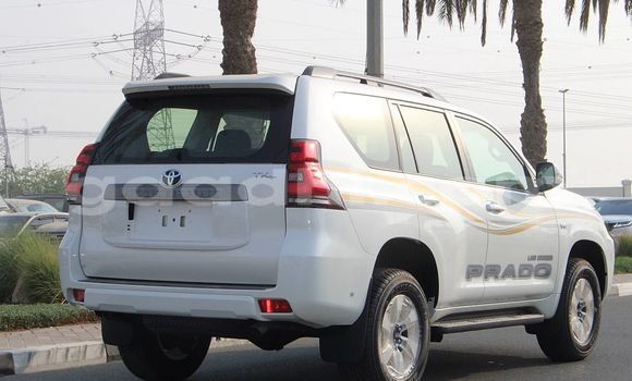 Acheter Occasion Voiture Toyota Land Cruiser Prado Blanc à Bandarmu'ayo, Bari Acheter Occasion Voiture Toyota Land Cruiser Prado Blanc à Bandarmu'ayo, Bari