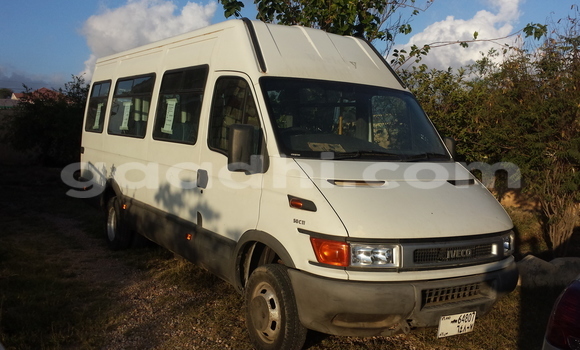 Acheter Occasion Utilitaire Iveco Daily Blanc à Hargeysa, Somaliland Acheter Occasion Utilitaire Iveco Daily Blanc à Hargeysa, Somaliland