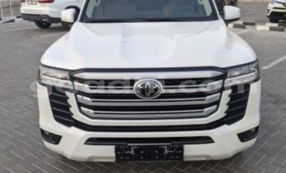 اشتري مستعمل Toyota Land Cruiser أبيض سيارة في Bandarmu'ayo في باري