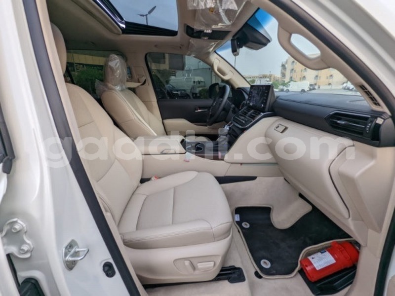 Big with watermark toyota land cruiser bari bandarmu ayo 6010