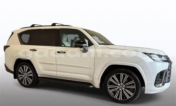 Buy Used Lexus LX White Car in Bandarmu'ayo in Bari Buy Used Lexus LX White Car in Bandarmu'ayo in Bari
