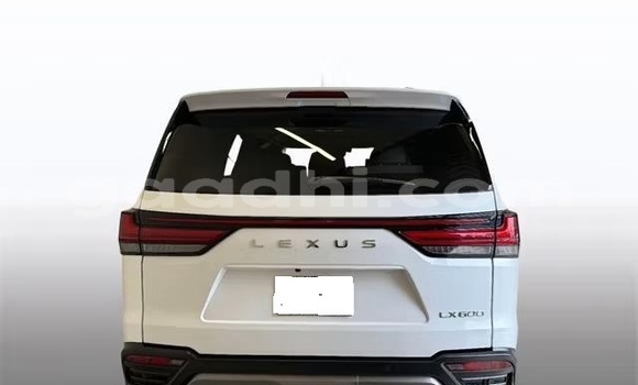 Buy Used Lexus LX White Car in Bandarmu'ayo in Bari Buy Used Lexus LX White Car in Bandarmu'ayo in Bari