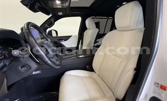 Buy Used Lexus LX White Car in Bandarmu'ayo in Bari Buy Used Lexus LX White Car in Bandarmu'ayo in Bari