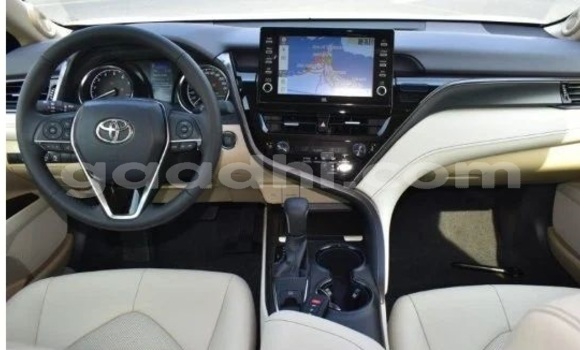 Oofamaa Toyota Camry White Makiinaa iti Mogadishu keessatti Somalia keessatti Oofamaa Toyota Camry White Makiinaa iti Mogadishu keessatti Somalia keessatti
