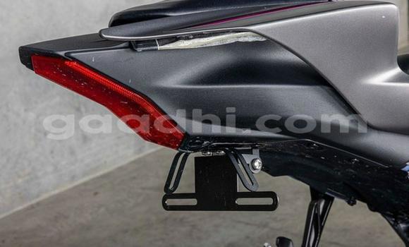 Oofamaa Yamaha YZF Black Doqdoqqee iti Baki keessatti Awdal keessatti Oofamaa Yamaha YZF Black Doqdoqqee iti Baki keessatti Awdal keessatti