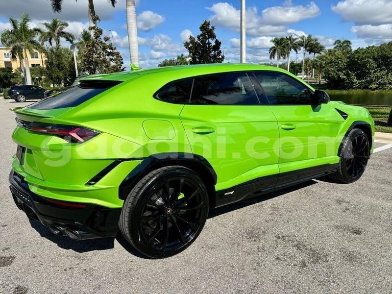 Big with watermark lamborghini urus awdal baki 6022