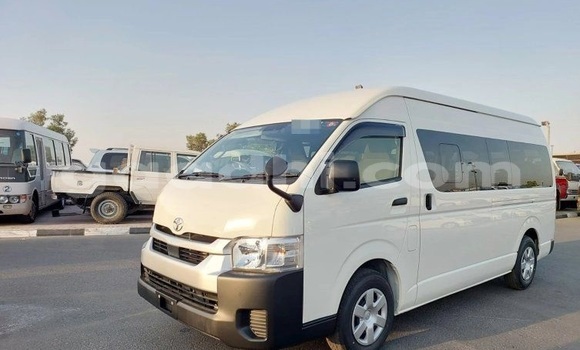 Buy Used Toyota Hiace White Car in Bandarmu'ayo in Bari