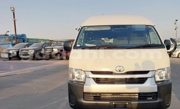 Acheter Occasion Voiture Toyota Hiace Blanc à Bandarmu'ayo, Bari Acheter Occasion Voiture Toyota Hiace Blanc à Bandarmu'ayo, Bari
