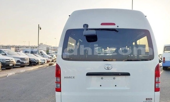 Acheter Occasion Voiture Toyota Hiace Blanc à Bandarmu'ayo, Bari Acheter Occasion Voiture Toyota Hiace Blanc à Bandarmu'ayo, Bari
