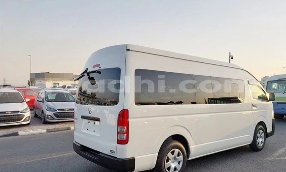 Acheter Occasion Voiture Toyota Hiace Blanc à Bandarmu'ayo, Bari Acheter Occasion Voiture Toyota Hiace Blanc à Bandarmu'ayo, Bari