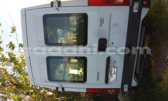 Acheter Occasion Utilitaire Iveco Daily Blanc à Hargeysa, Somaliland Acheter Occasion Utilitaire Iveco Daily Blanc à Hargeysa, Somaliland