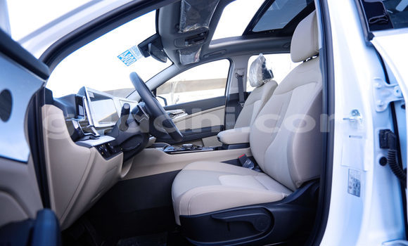 اشتري مستعمل Kia Sportage أبيض سيارة في Bandarmu'ayo في باري اشتري مستعمل Kia Sportage أبيض سيارة في Bandarmu'ayo في باري