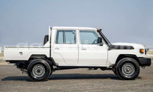 اشتري مستعمل Toyota Land Cruiser أبيض سيارة في Bandarmu'ayo في باري اشتري مستعمل Toyota Land Cruiser أبيض سيارة في Bandarmu'ayo في باري