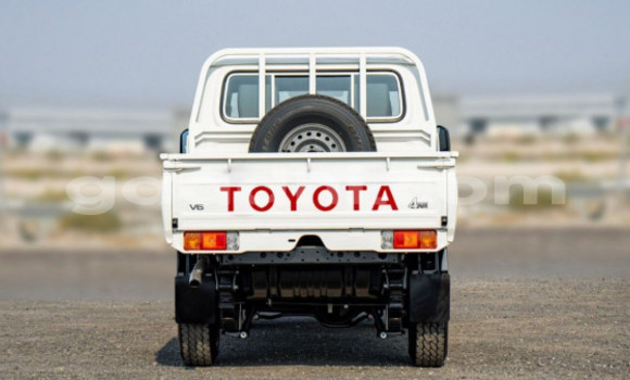 اشتري مستعمل Toyota Land Cruiser أبيض سيارة في Bandarmu'ayo في باري اشتري مستعمل Toyota Land Cruiser أبيض سيارة في Bandarmu'ayo في باري
