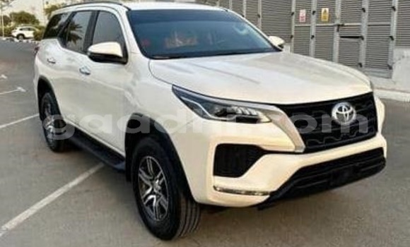 Buy Used Toyota Fortuner White Car in Bandarmu'ayo in Bari
