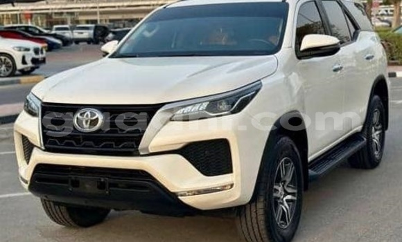 اشتري مستعمل Toyota Fortuner أبيض سيارة في Bandarmu'ayo في باري اشتري مستعمل Toyota Fortuner أبيض سيارة في Bandarmu'ayo في باري