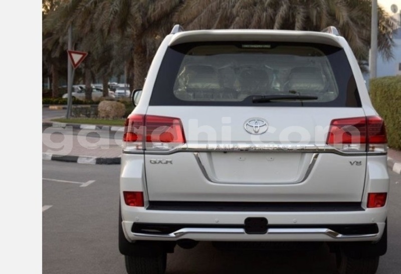 Big with watermark toyota land cruiser bari bandarmu ayo 6097