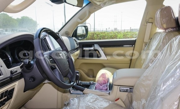 اشتري مستعمل Toyota Land Cruiser أبيض سيارة في Bandarmu'ayo في باري اشتري مستعمل Toyota Land Cruiser أبيض سيارة في Bandarmu'ayo في باري