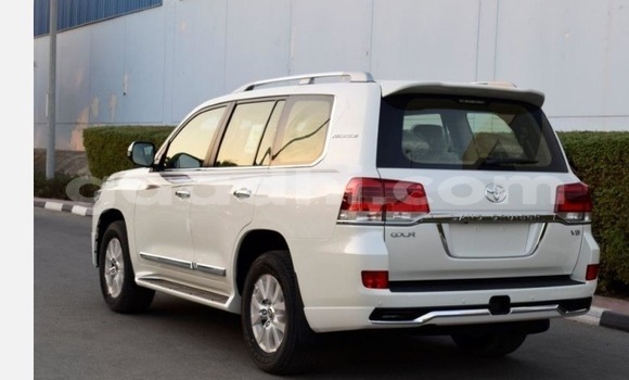 اشتري مستعمل Toyota Land Cruiser أبيض سيارة في Bandarmu'ayo في باري اشتري مستعمل Toyota Land Cruiser أبيض سيارة في Bandarmu'ayo في باري