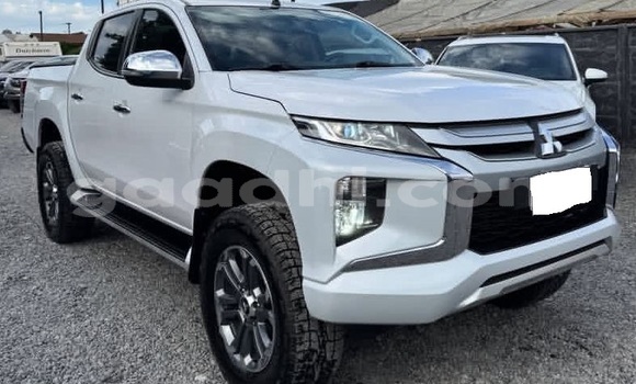 Buy Used Mitsubishi L200 White Car in Bandarmu'ayo in Bari