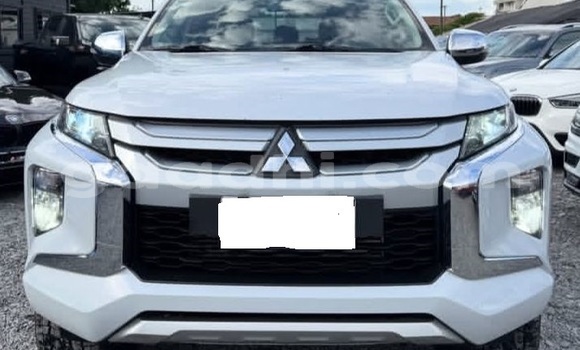 اشتري مستعمل Mitsubishi L200 أبيض سيارة في Bandarmu'ayo في باري اشتري مستعمل Mitsubishi L200 أبيض سيارة في Bandarmu'ayo في باري