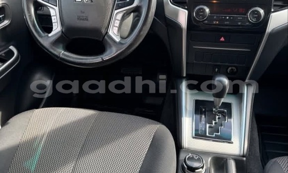 اشتري مستعمل Mitsubishi L200 أبيض سيارة في Bandarmu'ayo في باري اشتري مستعمل Mitsubishi L200 أبيض سيارة في Bandarmu'ayo في باري