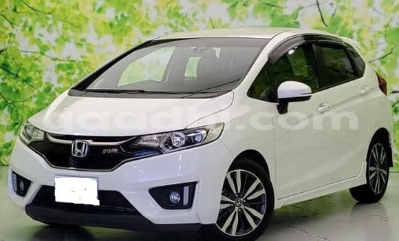 Acheter Occasion Voiture Honda FIT Blanc à Bandarmu'ayo, Bari