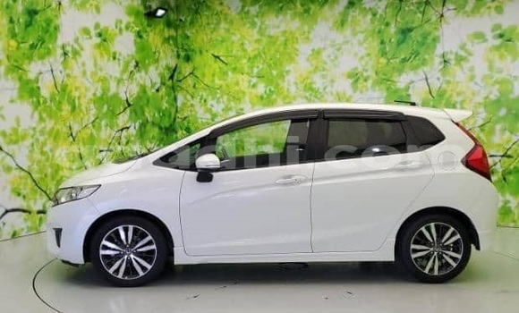 اشتري مستعمل Honda FIT أبيض سيارة في Bandarmu'ayo في باري اشتري مستعمل Honda FIT أبيض سيارة في Bandarmu'ayo في باري