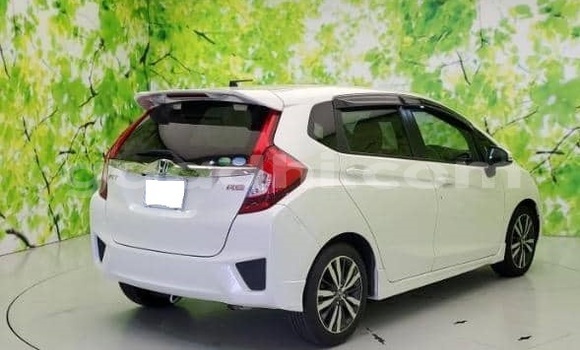 اشتري مستعمل Honda FIT أبيض سيارة في Bandarmu'ayo في باري اشتري مستعمل Honda FIT أبيض سيارة في Bandarmu'ayo في باري