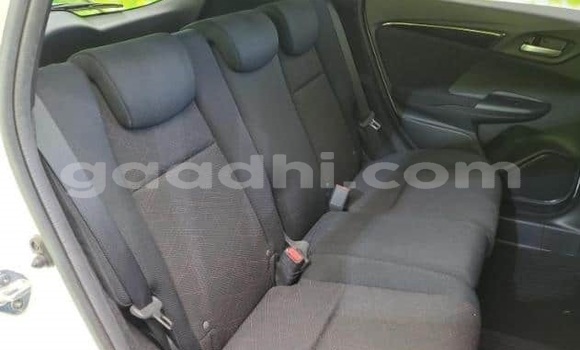 اشتري مستعمل Honda FIT أبيض سيارة في Bandarmu'ayo في باري اشتري مستعمل Honda FIT أبيض سيارة في Bandarmu'ayo في باري
