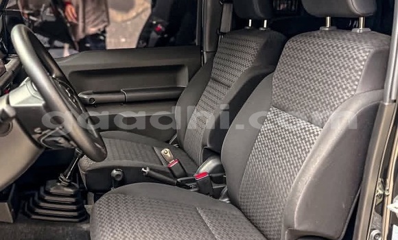 اشتري مستعمل Suzuki Jimny أسود سيارة في Bandarmu'ayo في باري اشتري مستعمل Suzuki Jimny أسود سيارة في Bandarmu'ayo في باري