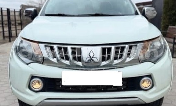 Buy Used Mitsubishi L200 White Car in Bandarmu'ayo in Bari