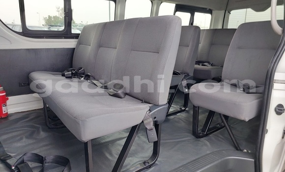 ይግዙ ያገለገለ Toyota Hiace ነጭ መኪና በ ሞቃዲሾ በ ሶማሊያ ይግዙ ያገለገለ Toyota Hiace ነጭ መኪና በ ሞቃዲሾ በ ሶማሊያ