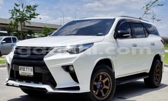 Buy Used Toyota Fortuner White Car in Odweyne in Togdher