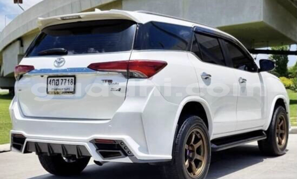 Nunua Ilio tumika Toyota Fortuner Nyeupe Gari ndani ya Odweyne nchini Tenda Nunua Ilio tumika Toyota Fortuner Nyeupe Gari ndani ya Odweyne nchini Tenda