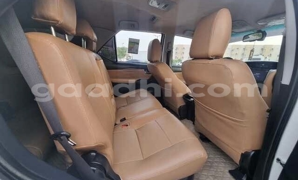 Nunua Ilio tumika Toyota Fortuner Nyeupe Gari ndani ya Odweyne nchini Tenda Nunua Ilio tumika Toyota Fortuner Nyeupe Gari ndani ya Odweyne nchini Tenda