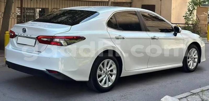 Big with watermark toyota camry bari bandarmu ayo 6154