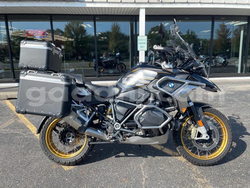 Big with watermark bmw r1200gs adventure somalia mogadishu 6158