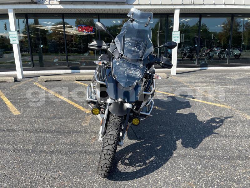 Big with watermark bmw r1200gs adventure somalia mogadishu 6158