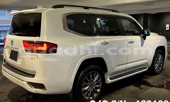 ይግዙ ያገለገለ Toyota Land Cruiser ነጭ መኪና በ ሞቃዲሾ በ ሶማሊያ ይግዙ ያገለገለ Toyota Land Cruiser ነጭ መኪና በ ሞቃዲሾ በ ሶማሊያ