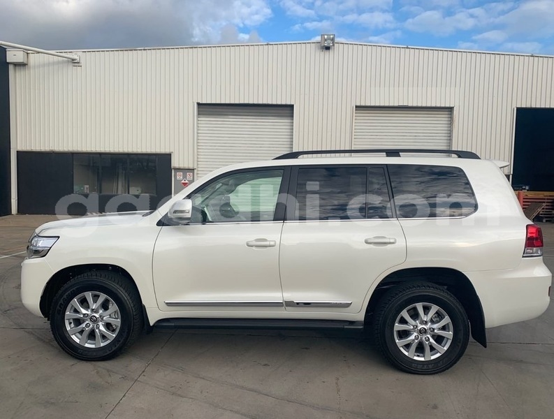 Big with watermark toyota land cruiser bari bandarmu ayo 6168