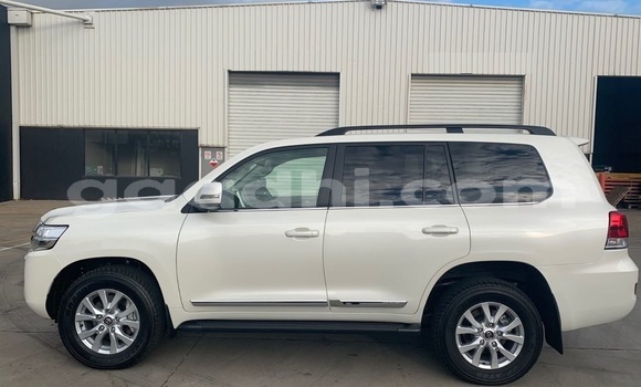 ይግዙ ያገለገለ Toyota Land Cruiser ነጭ መኪና በ ባንድሩሞኢዮ በ ባሪ ይግዙ ያገለገለ Toyota Land Cruiser ነጭ መኪና በ ባንድሩሞኢዮ በ ባሪ