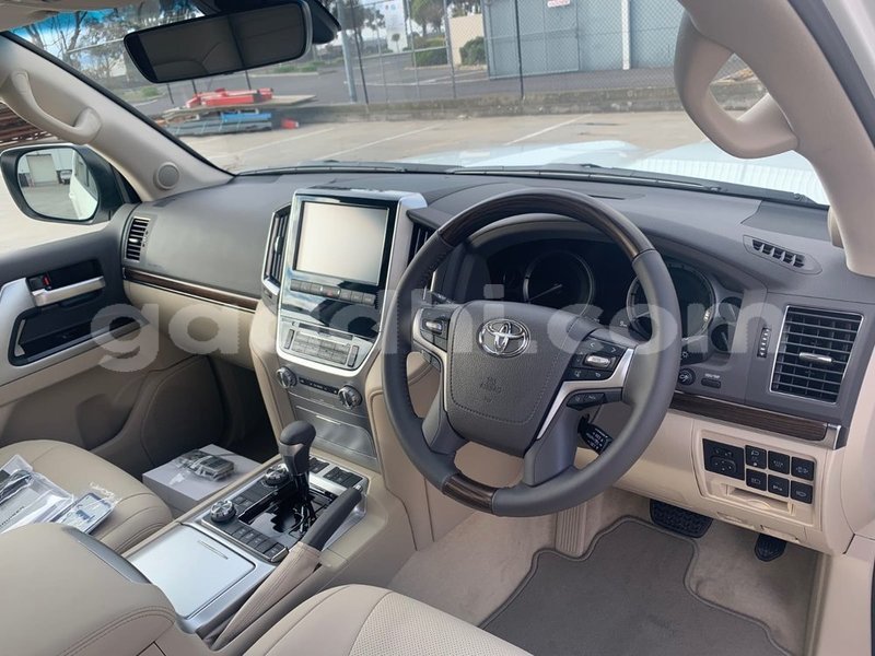 Big with watermark toyota land cruiser bari bandarmu ayo 6168